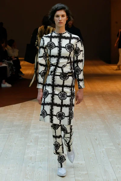 Look 14